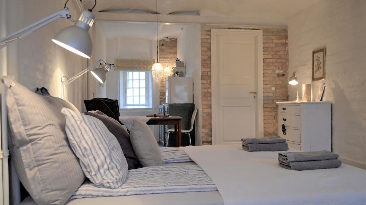 Store Ejlstrup Bed & Breakfast Odense Exterior foto